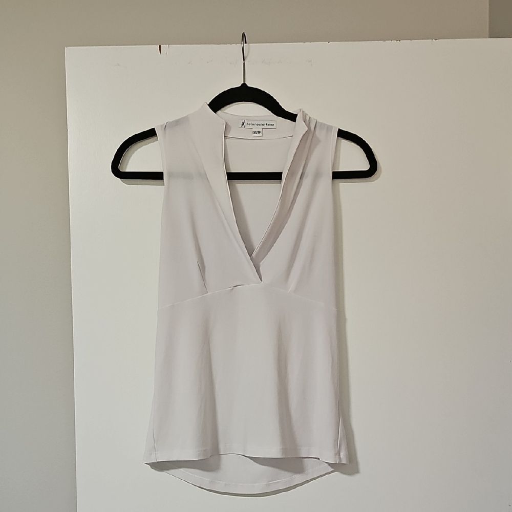 Wilfred White Sleeveless V-Neck Blouse